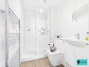 En Suite - click for photo gallery